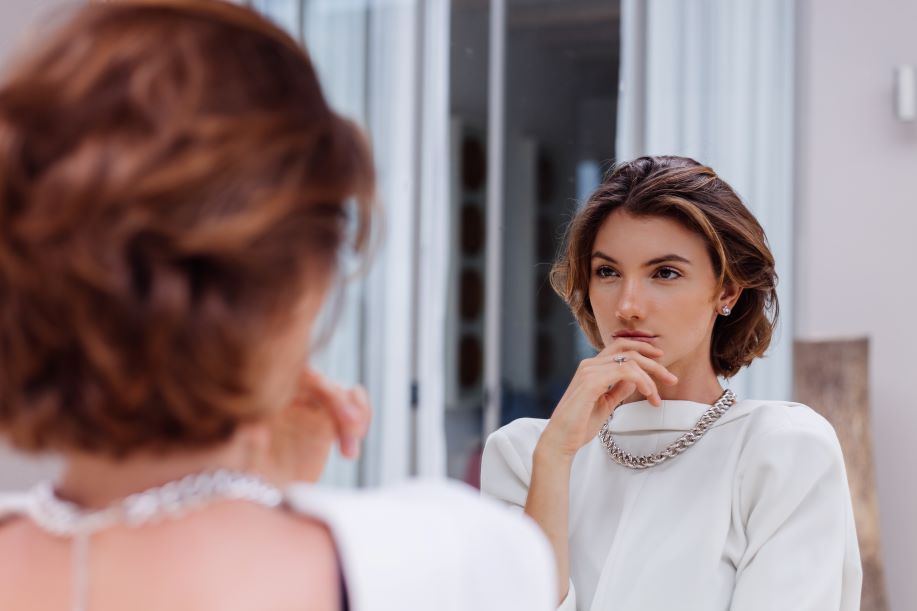 Unmasking Narcissism: 5 Key Ways to Identify a Narcissist